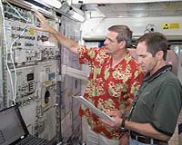 Expedition 12: Veteran Crewmen For ISS Science, Assembly Prep