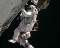 Spacewalk to go ahead on Sunday despite helmet leak