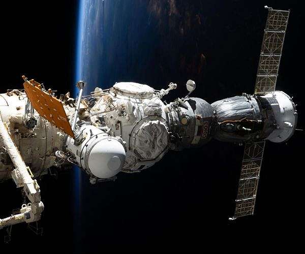 Station to change commanders before Soyuz crew leaves orbit