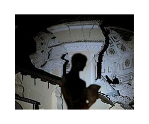 Thousands demonstrate over Italy quake help