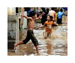 30,000 displaced by deadly floods in Indonesian capital