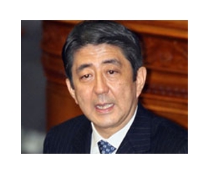 Japan's opposition chief visits war shrine