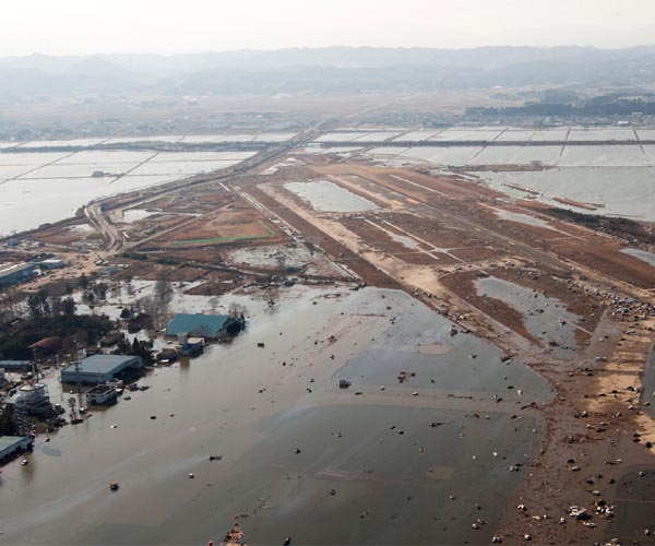 Japan urges 200,000 people to evacuate due to heavy rain