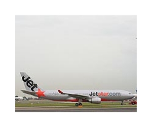 Shun Tak Holdings buys a third of Jetstar Hong Kong