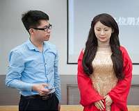 At NY Fashion Week, robotic dresses take on a life of their own