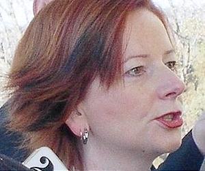 Protesters offer to return PM's shoe