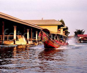 Fast and malodorous: Bangkok's khlong boat network