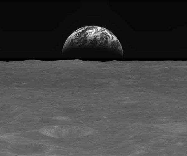 South Korea's lunar orbiter sends photos of Earth, Moon