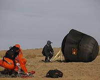 Re-entry capsule of SJ-10 lands in Northern China