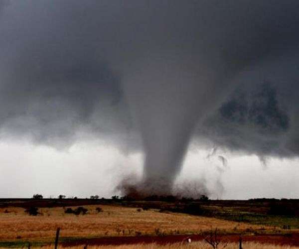 In Tennessee town, spirited cleanup follows tornado's rage