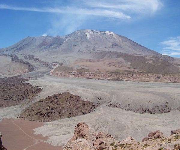 Lascar volcano in Chile stirs, sending plume skyward