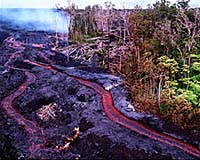 Hawaii volcano lava wave nears homes