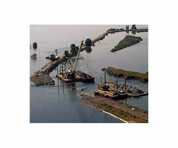 Sea bed dredging emits as much carbon as aviation: study