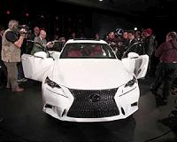 Toyota unveils self-driving car