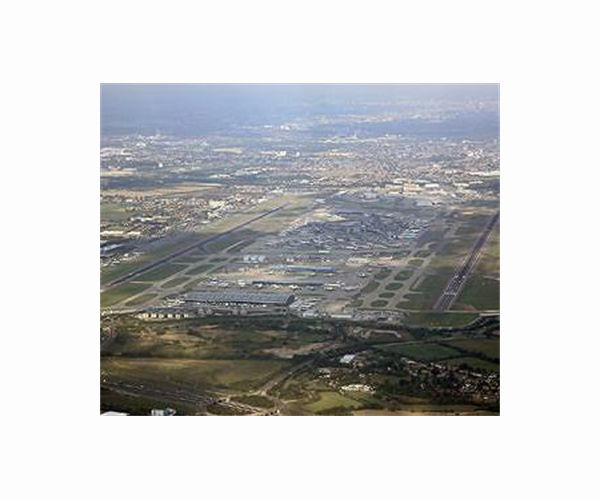 UK backs third Heathrow runway in growth takeoff bid