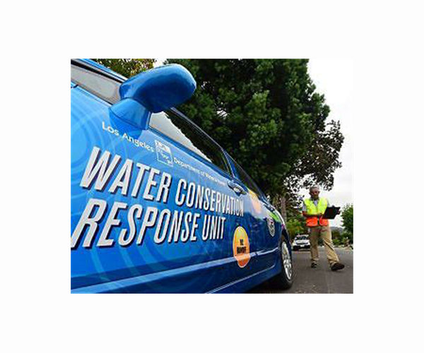 'Water police' patrol drought-hit Los Angeles streets