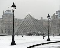 Skiers take to Paris streets as snow prompts travel chaos