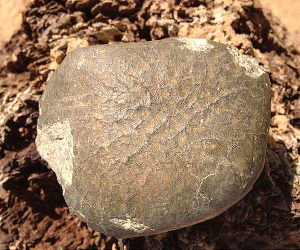 A new mineral from the Moon could explain what happens in the Earth's mantle