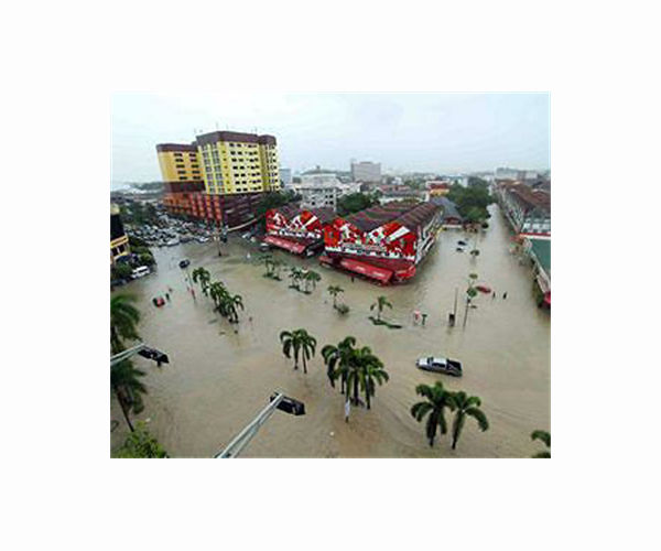 Five dead, more than 70,000 evacuated in Malaysia floods