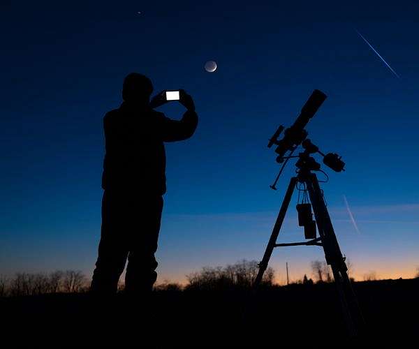 How to Take Pictures of the Moon With iPhone?