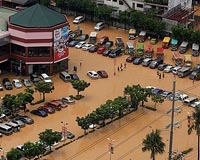 Death toll from Philippine storms nears 1,000: govt