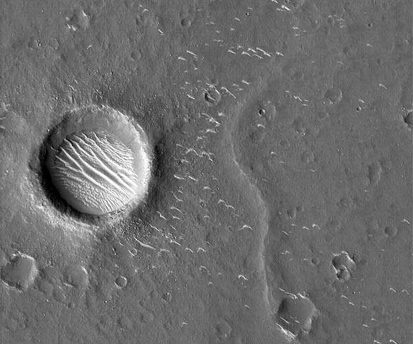 Consistent asteroid showers rock previous thinking on Mars craters