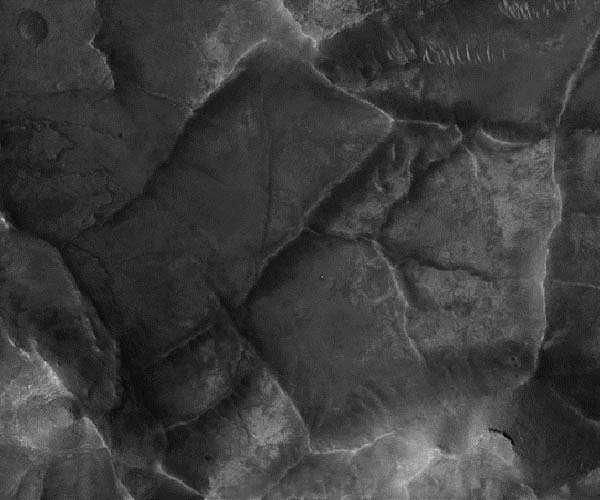 Citizen scientists help map ridge networks on Mars