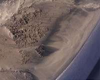 Ice shapes the landslide landscape on Mars