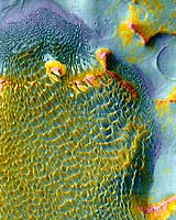 Mars Odyssey Snaps Rabe Crater Contours