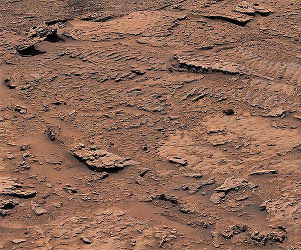 NASA's Curiosity finds surprise clues to Mars' watery past