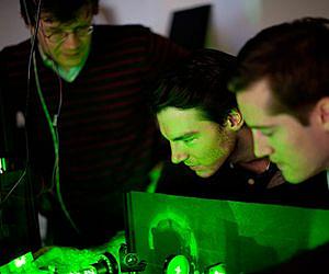 Quantum computing, no cooling required