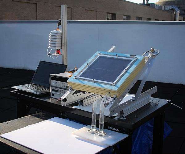 Solar-powered system extracts drinkable water from dry air
