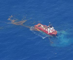BP defends use of dispersant, but seeks alternatives