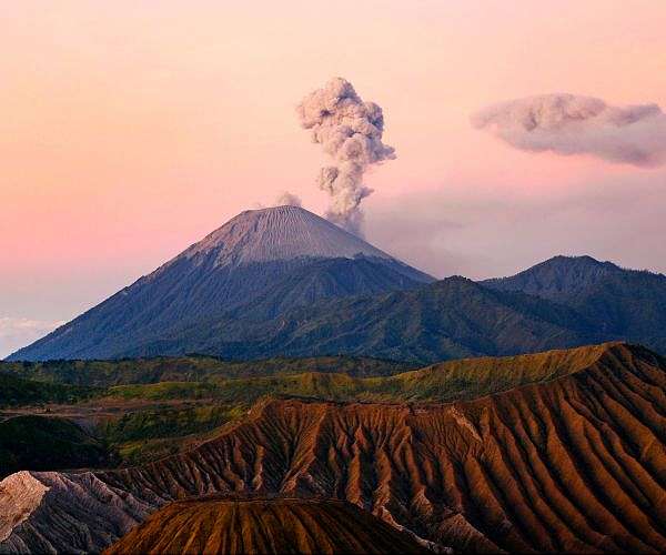 Indonesia volcano draws thousands for ritual sacrifice