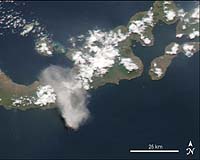 Hundreds flee as Indonesian volcano erupts