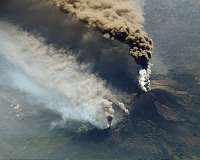 Unremarkable crystals that could help predict volcanic eruptions