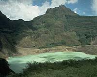 Indonesian volcano erupting slowly: volcanologist