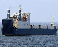 Somali pirates free Ukrainian arms ship