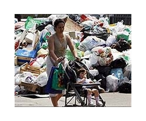 EU warns Italy: clean up trash or face fine