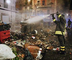 Litter piles up in Madrid as strike goes on