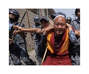 Pro-Tibetan protester, Chinese clash in Austria