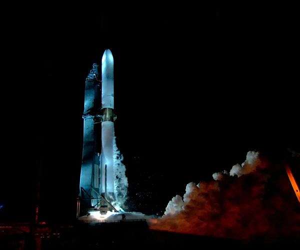 Hotfire test prepares Blue Origin's New Glenn for maiden flight