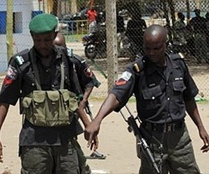 Religious fighting threatens Nigeria poll