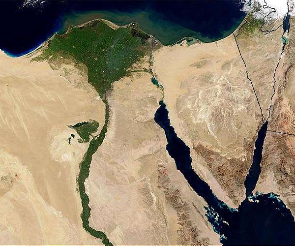 Two Egyptian pilots killed in helicopter crash in Suez: army