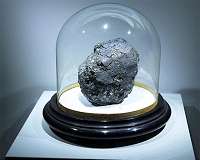 Organic makeup of ancient meteorites sheds light on early solar system