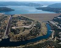 Mass evacuation as rain strains tallest US dam
