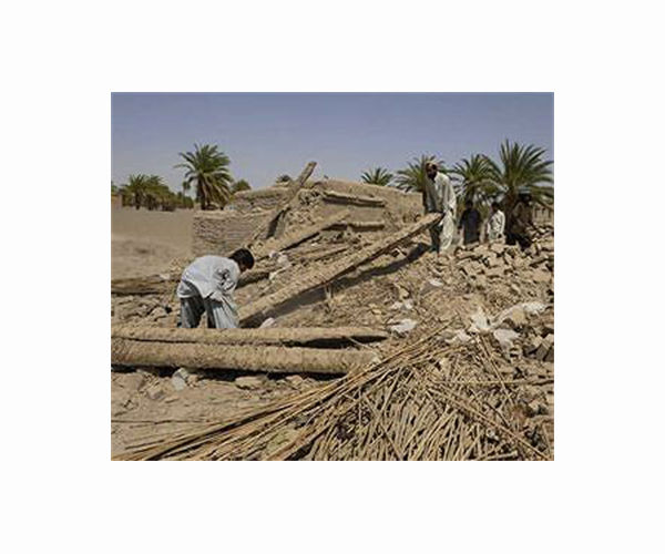 Volunteers dig for Afghan quake survivors as aid trickles in