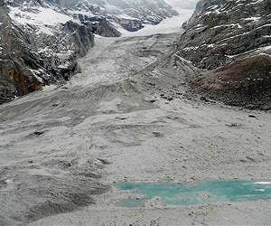 Weather delays Pakistan avalanche recovery equipment
