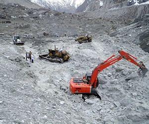 Pakistan avalanche workers concentrate search