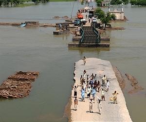 Pakistan landowners accused of diverting floods to villages